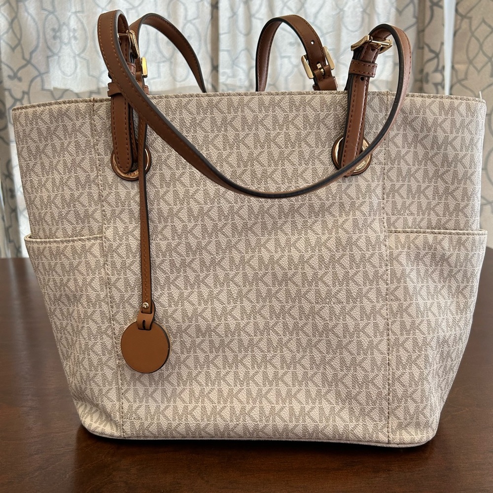 Michael Kors tote. In great shape. Beautiful cream/brown perfect for a laptop.